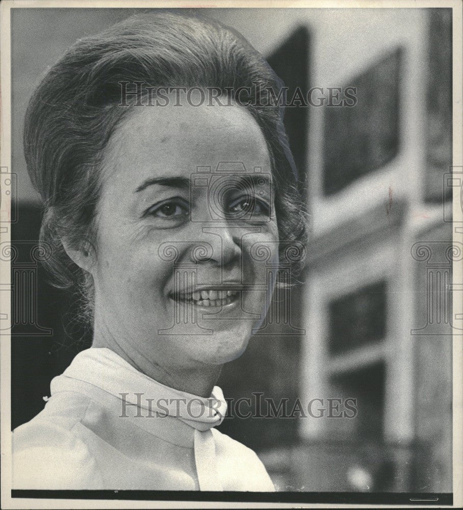 1971 Press Photo Ellen Sharp Curator Graphic Arts - Historic Images