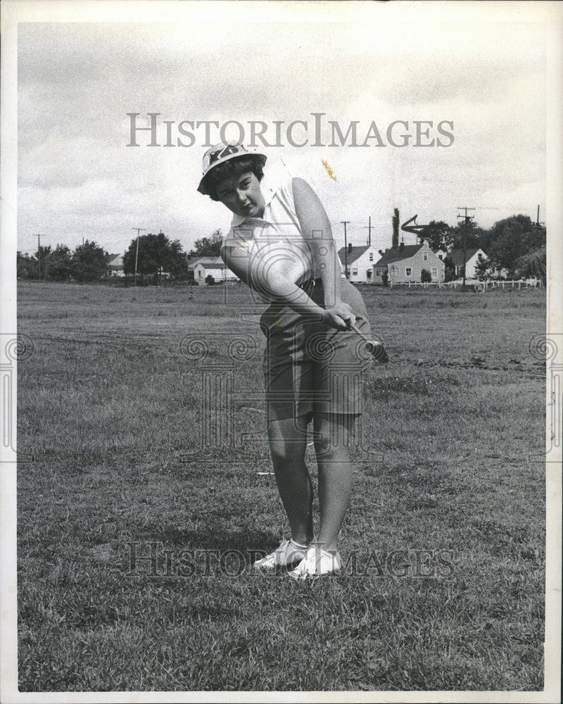 1960 Press Photo Sally Sharp golfer - Historic Images