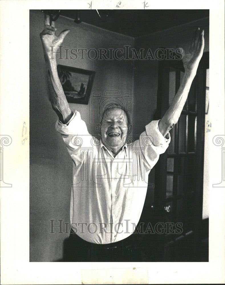 1987 Press Photo Fred Sweetenham Workout Ford Motor - Historic Images