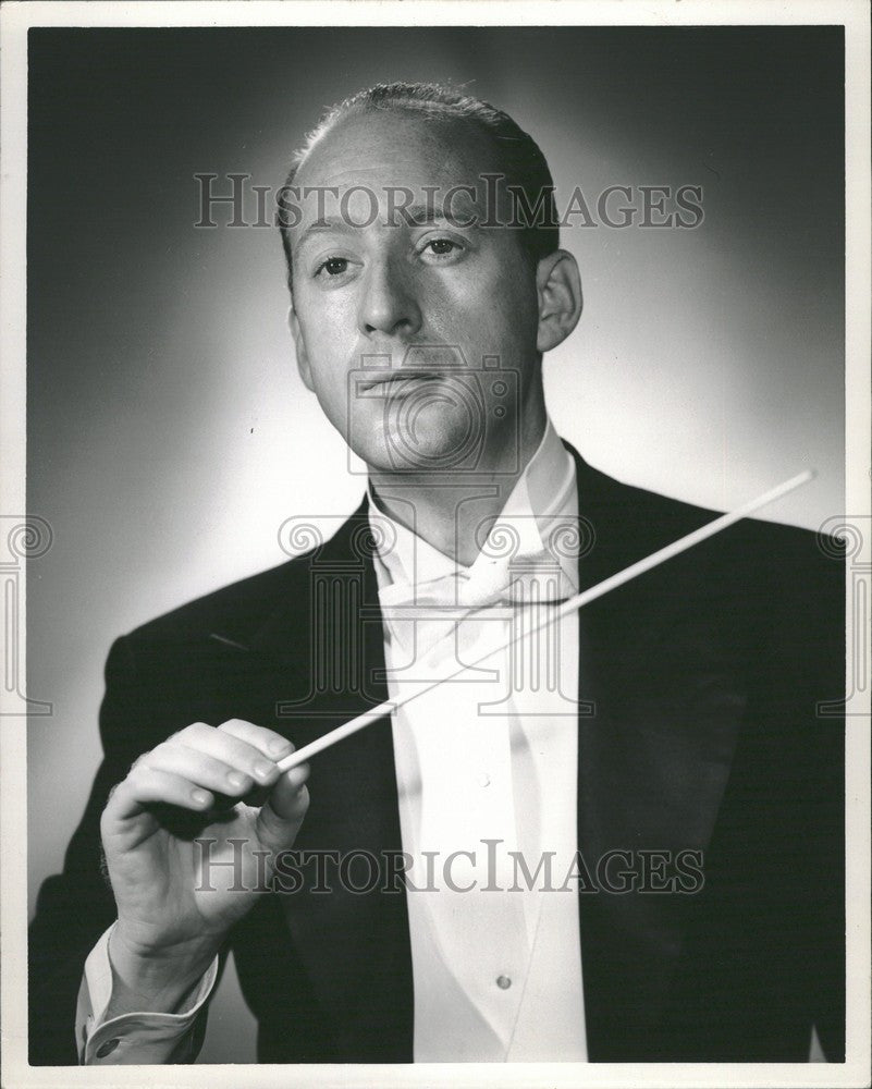 1962 Press Photo John Sweeney Conductor - Historic Images