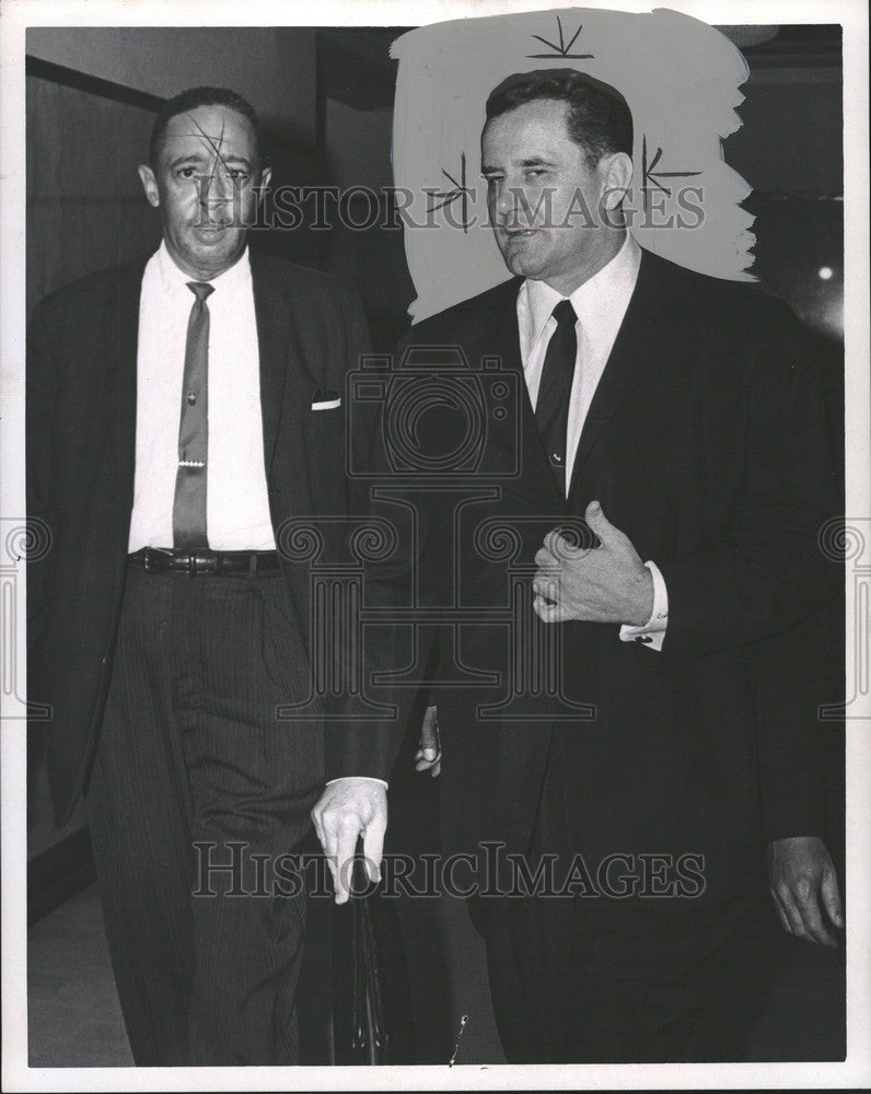 1965 Press Photo Judge Russel Swarthout Kenneth Lewis - Historic Images
