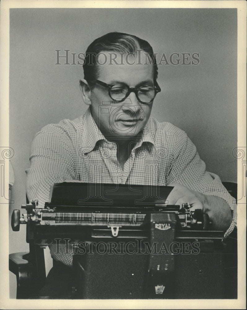 Press Photo john swayze news commentator u.s.a - Historic Images