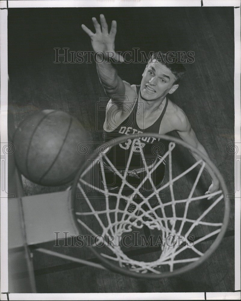 1951 Press Photo Detroit Swanson Basketball - Historic Images