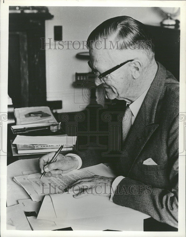 1964 Press Photo State president Charles Swart signing - Historic Images