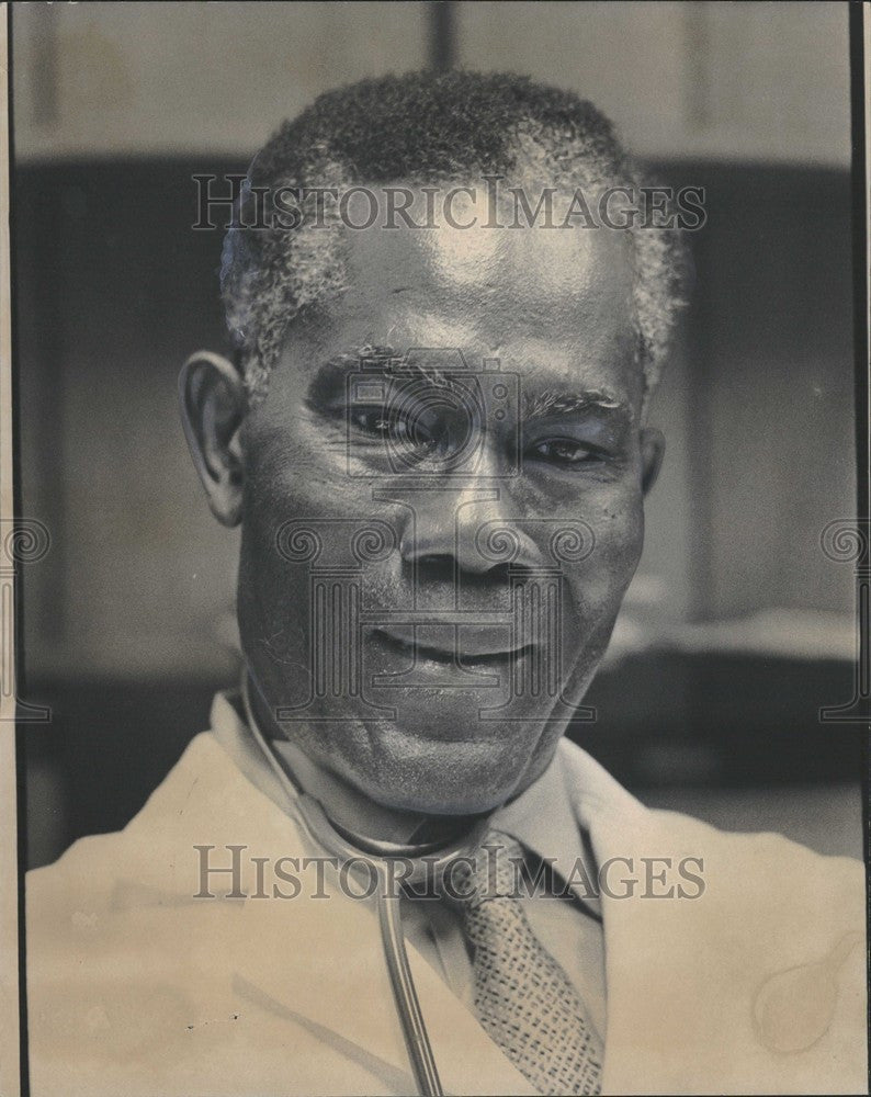 1971 Press Photo Lionel Swan - Historic Images