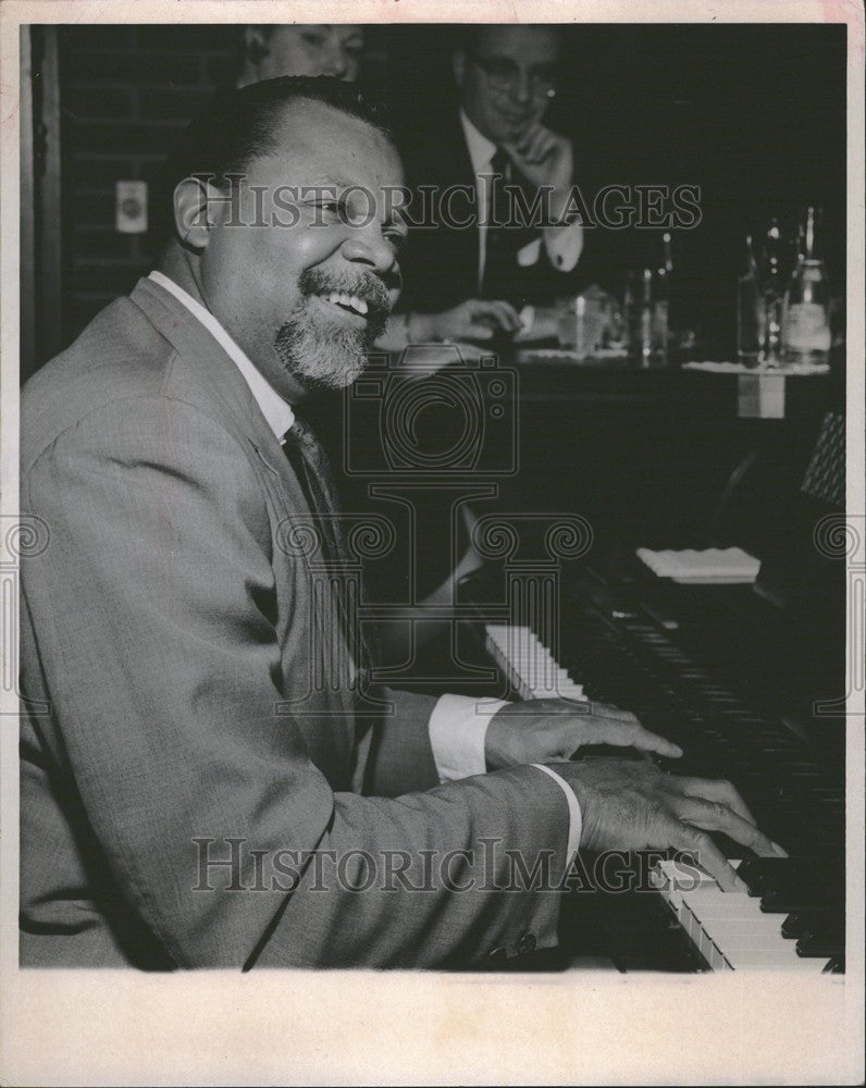 1984 Press Photo ernie maestro piano celebratesbirthday - Historic Images