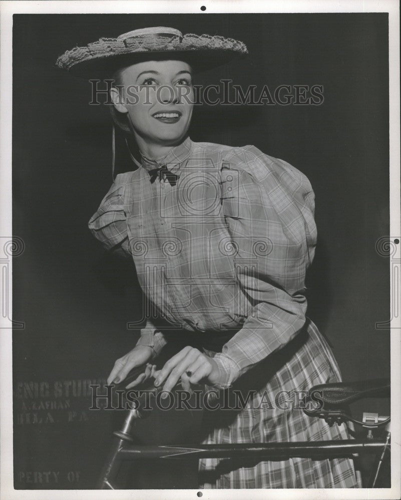 1951 Press Photo Pat Tobin tv talk show host detroit - Historic Images