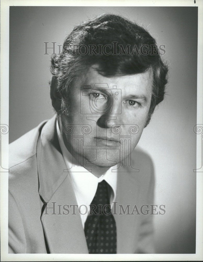 1982 Press Photo Raymond J. Timothy,Group Executive - Historic Images
