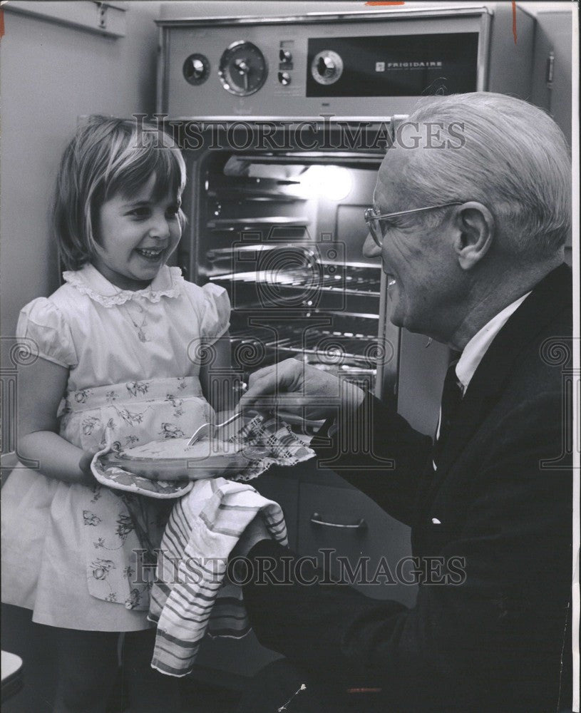 1962 Press Photo Cleveland Tiwrber Eve Lerman TomClevel - Historic Images