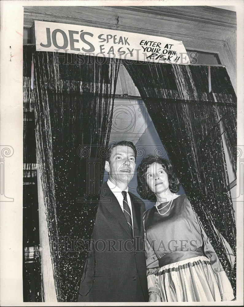 1972 Press Photo Cleveland Thurbee Joe&#39;s Speak Easy - Historic Images