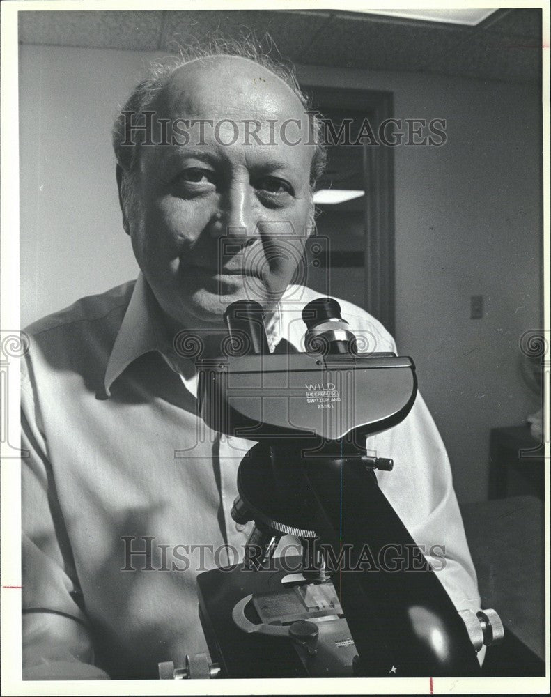 1985 Press Photo Barnett Rosenberg American Chemist - Historic Images