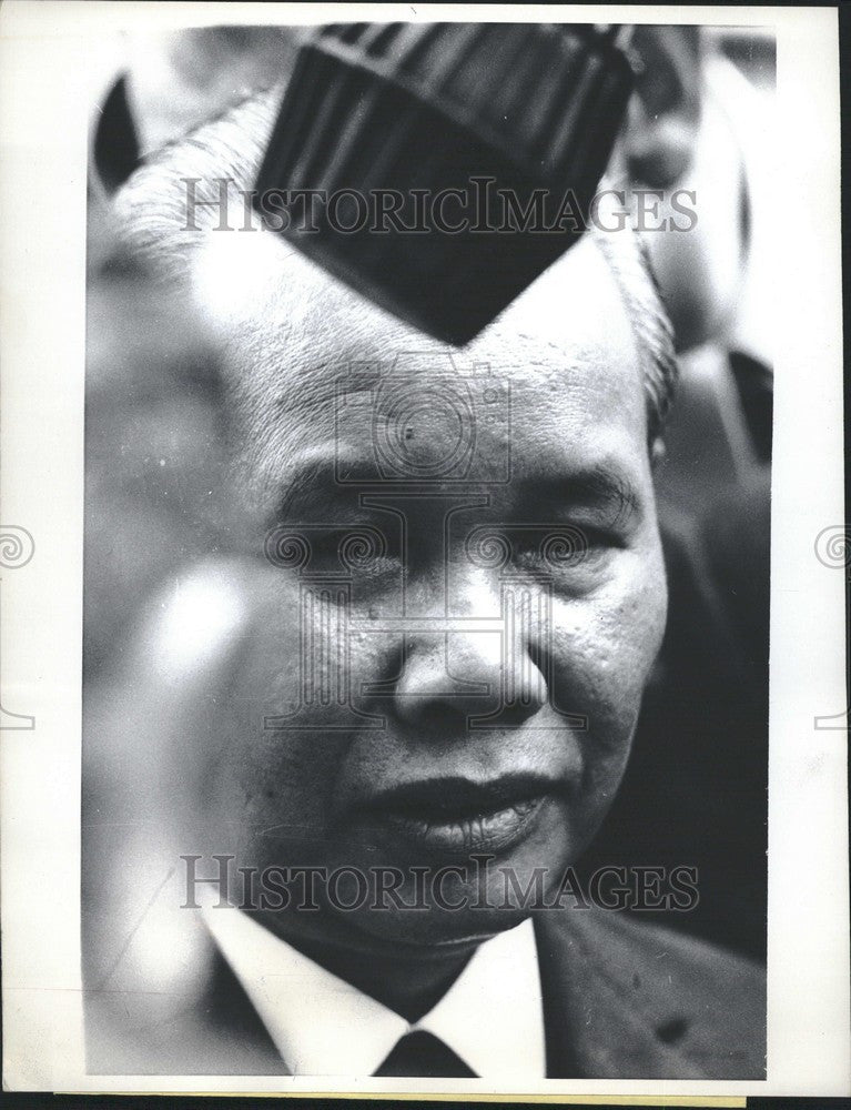 1969 Press Photo Xuan Thuy talks to newsmen - Historic Images