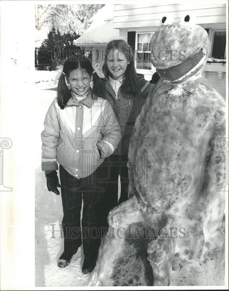 1982 Press Photo Ice sculpture Kermit the frog - Historic Images