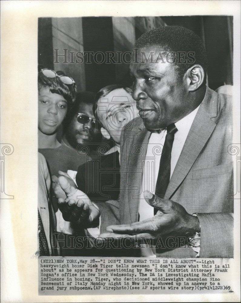 1969 Press Photo Dick Tiger boxing NY court subpoena - Historic Images