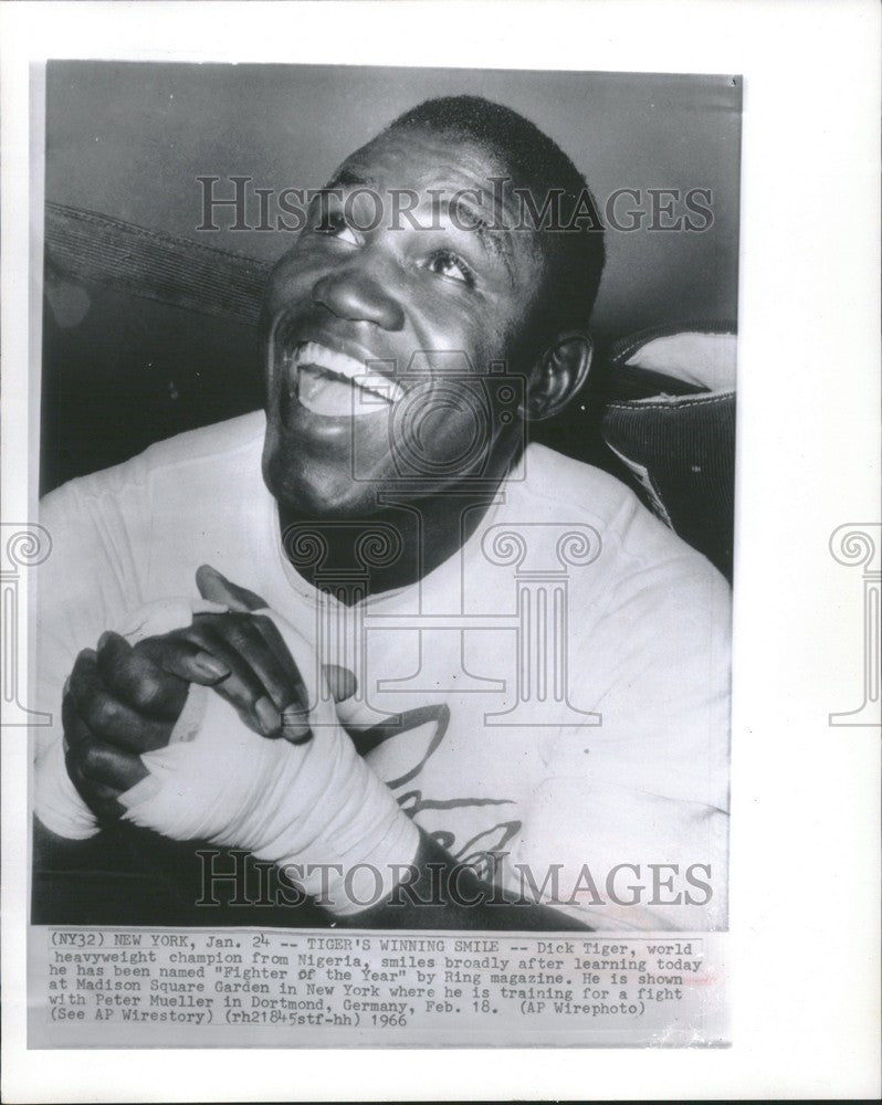 1966 Press Photo dick tiger winning smileboxing - Historic Images