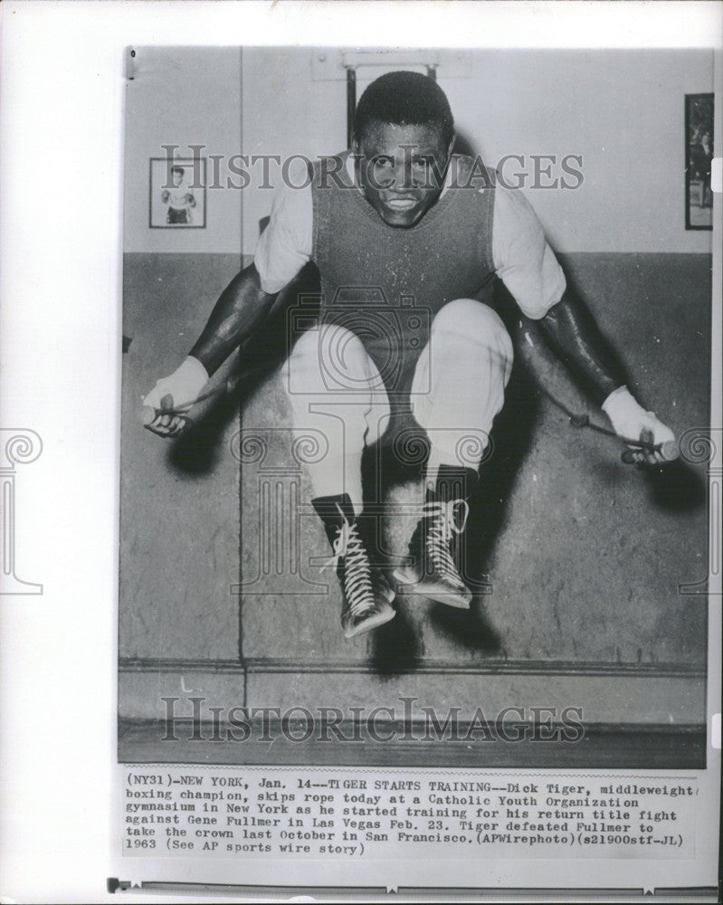 1963 Press Photo Dick Tiger Mw Boxing Champ Training NY - Historic Images