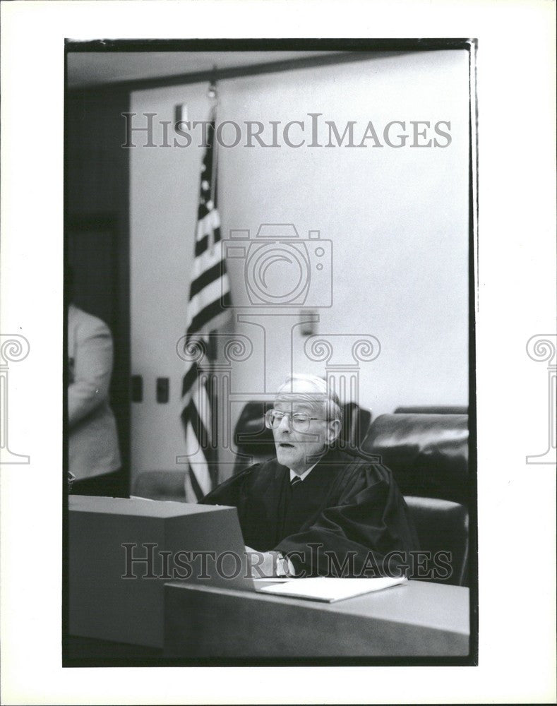 1989 Press Photo Bejamin Friedman Oakpark Judge - Historic Images