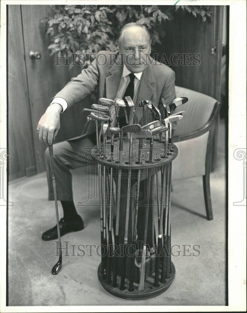 1984 Press Photo Chuck Fritz owner WXYZ-AM golf clubs - Historic Images