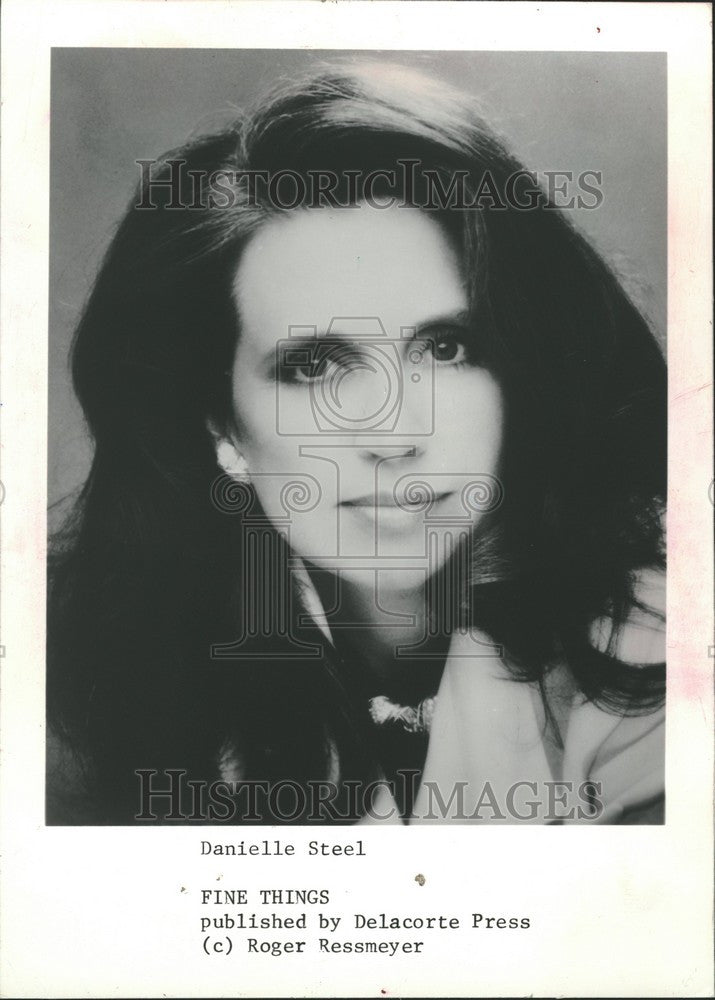 1992 Press Photo Danielle Steel novelist author - Historic Images