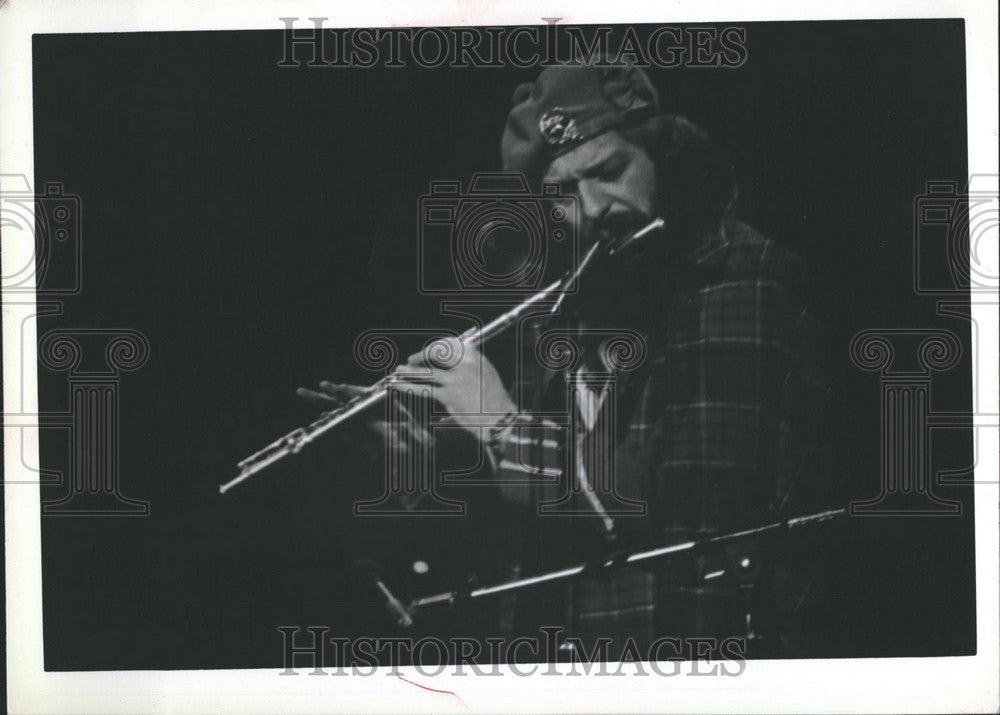 1982 Press Photo Jethro Tull Vocals Acoustic Guitar - Historic Images