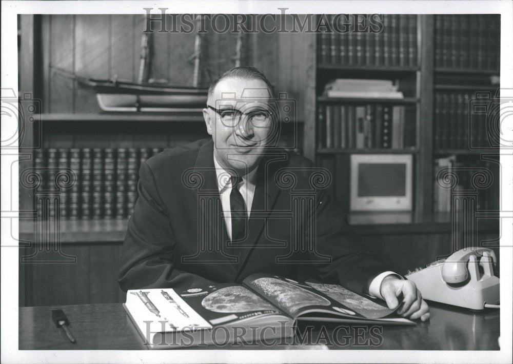 1964 Press Photo Dr E George Lawrence Institute Detroit - Historic Images