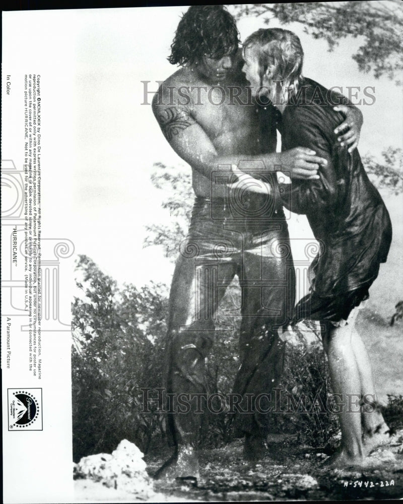 1979 Press Photo scene from the film, "Hurricane" with Mia Farrow - Historic Images