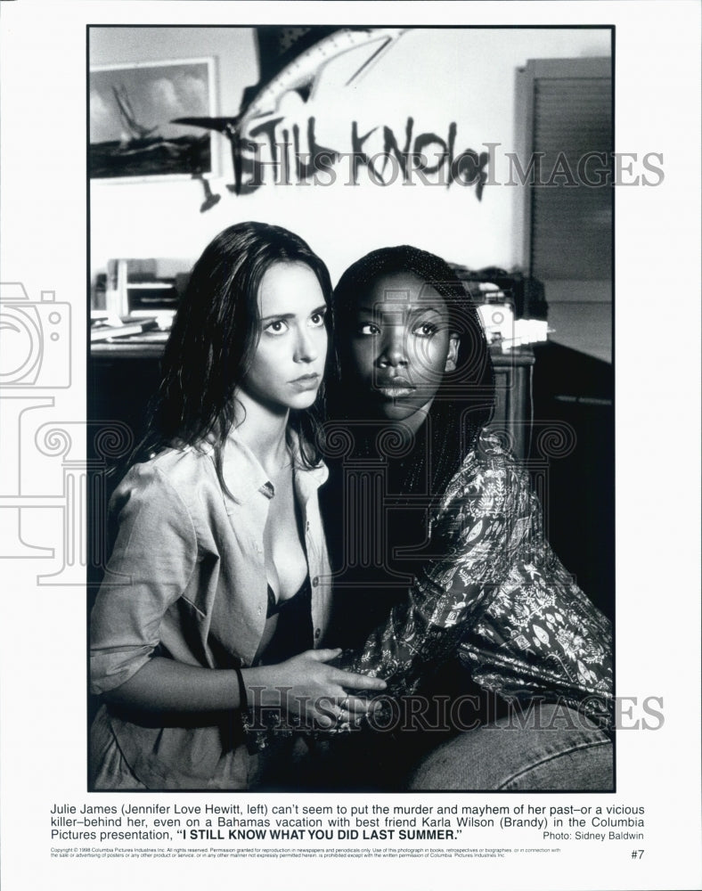 1998 Press Photo Jennifer Love Hewitt &amp; Brandy in &quot;I Still Know What You Did... - Historic Images