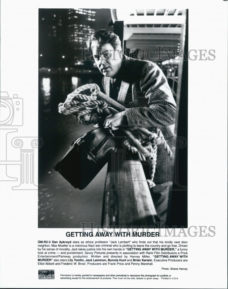 1996 Press Photo Dan Aykroyd as Jack Lambert in &quot;Getting Away With Murder&quot; - Historic Images