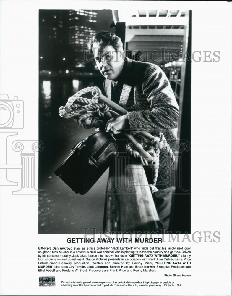 1996 Press Photo Dan Aykroyd starring in &quot;Getting Away With Murder&quot; - DFPG01161 - Historic Images