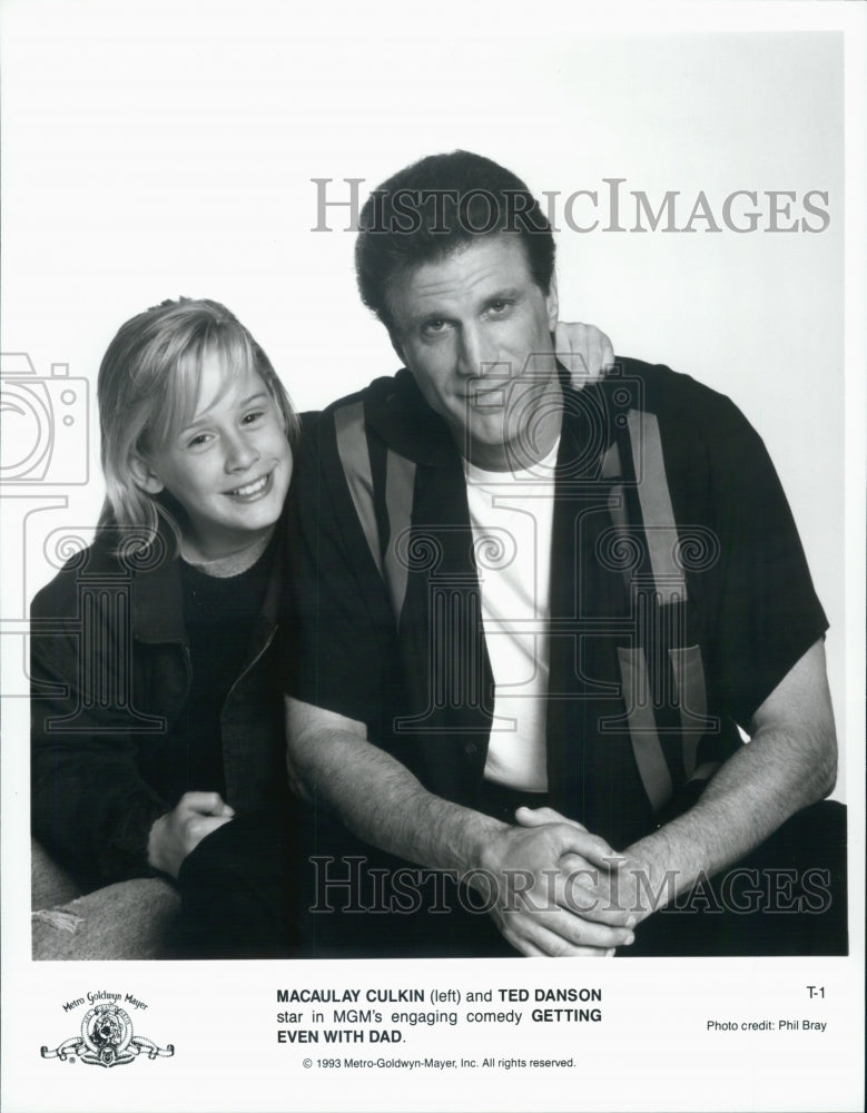 1993 Press Photo Macaulay Culkin and Ted Danson in "Getting Even With Dad" - Historic Images
