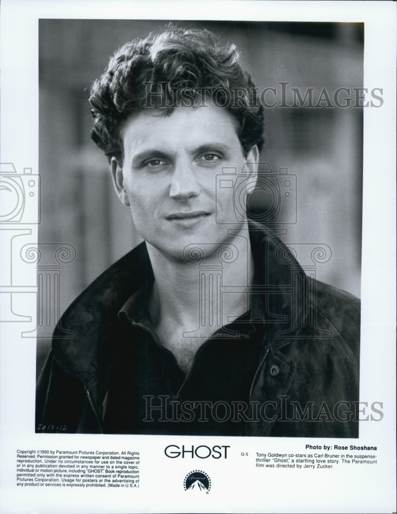 1990 Press Photo Tony Goldwyn as Carl Bruner in the film, Ghost - Historic Images