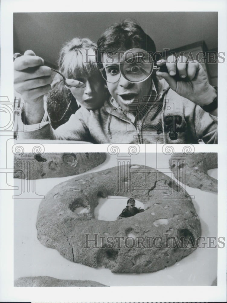 1989 Press Photo Actor Rick Moranis, Marcia Strassman in "Honey, I Shrunk Kids" - Historic Images