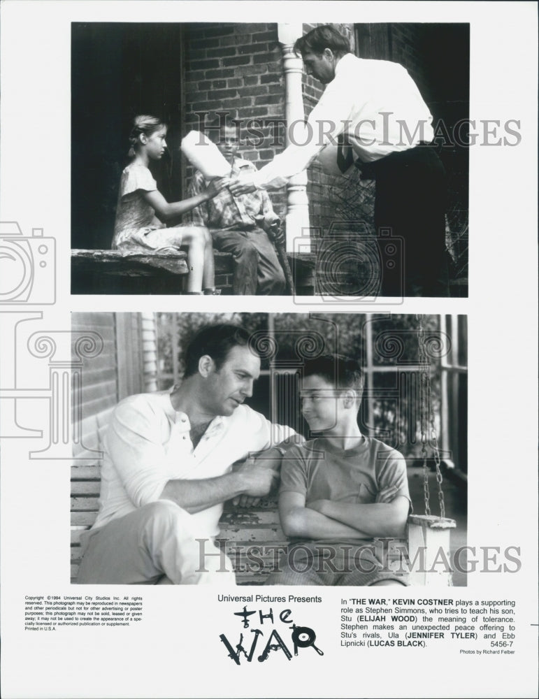 1994 Press Photo Actor Elijah Wood, Kevin Costner in &quot;The War&quot; Film - Historic Images