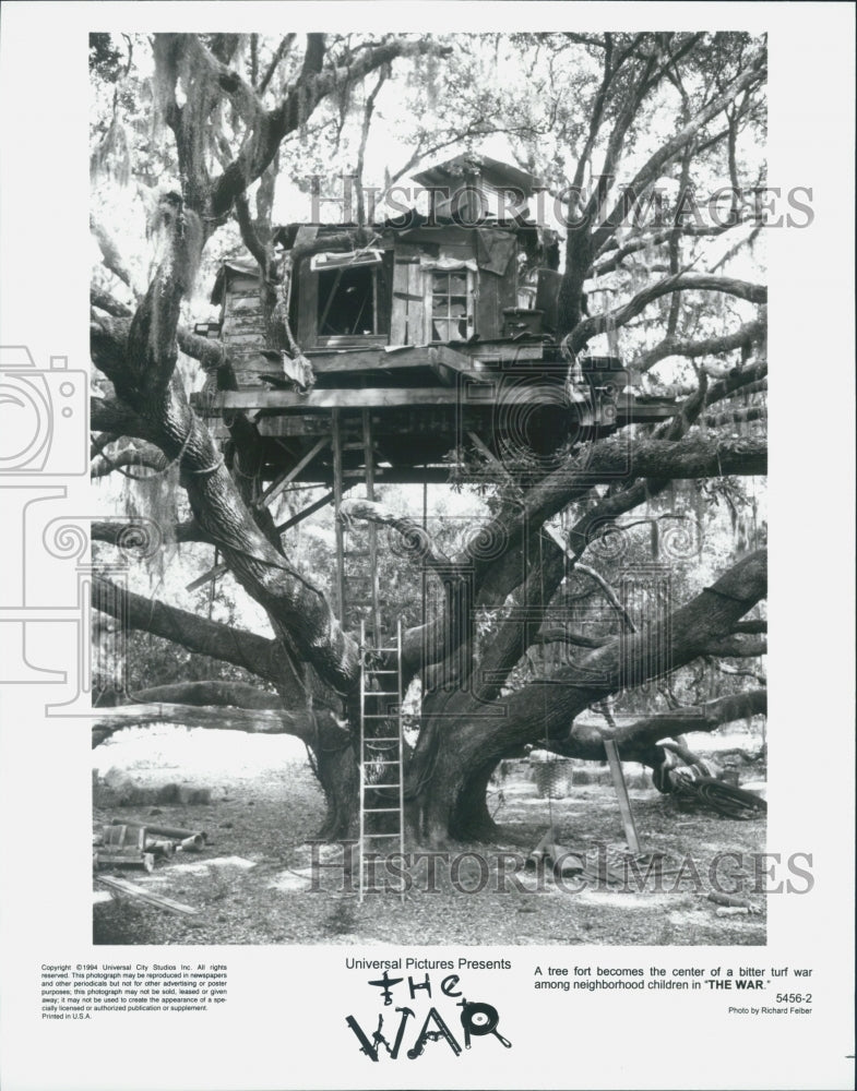 1994 Press Photo Treehouse from "The War" Film - DFPG01879 - Historic Images