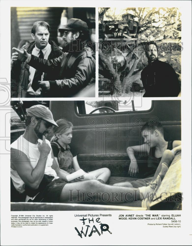 1994 Press Photo Jon Avnet Directs &quot;The War&quot; Film Elijah Wood, Kevin Costner - Historic Images