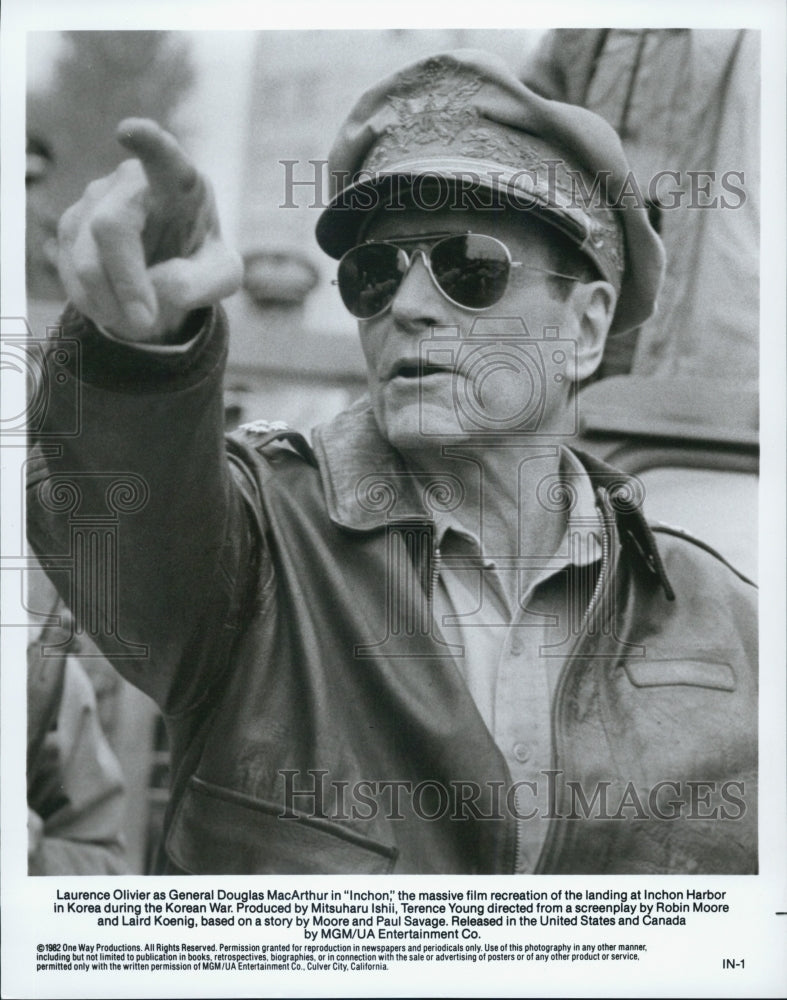 1982 Press Photo Laurence Olivier as Gen. Douglas MacArthur in the film, Inchon - Historic Images