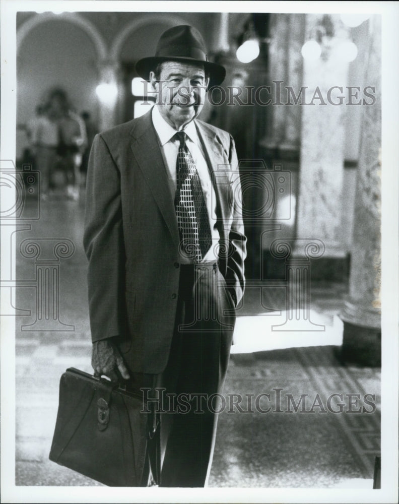 1990 Press Photo &quot;The Incident&quot; film star Walter Matthau - Historic Images