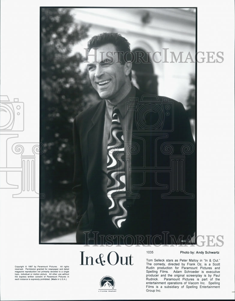 1997 Press Photo Tom Selleck in the comedy "In & Out" - DFPG02401 - Historic Images