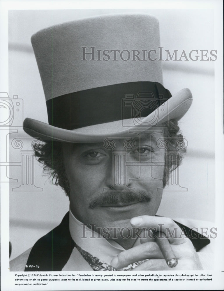 1976 Press Photo Michael Caine in Harry and Walter Go to New York - Historic Images