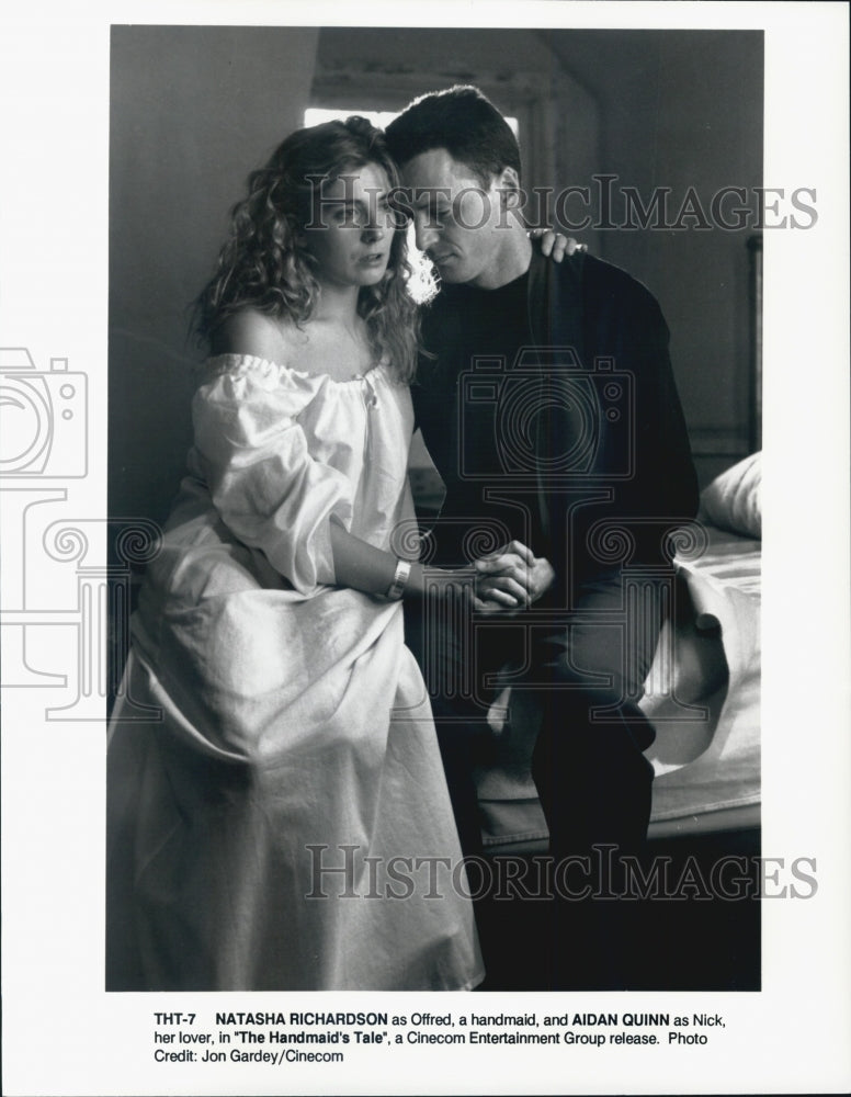1990 Press Photo Actress Natasha Richardson, Aidan Quinn in "Handmaid's Tale" - Historic Images