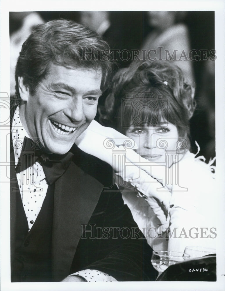 Press Photo Happy Unidentified Celebrity Couple in Black & White - Historic Images