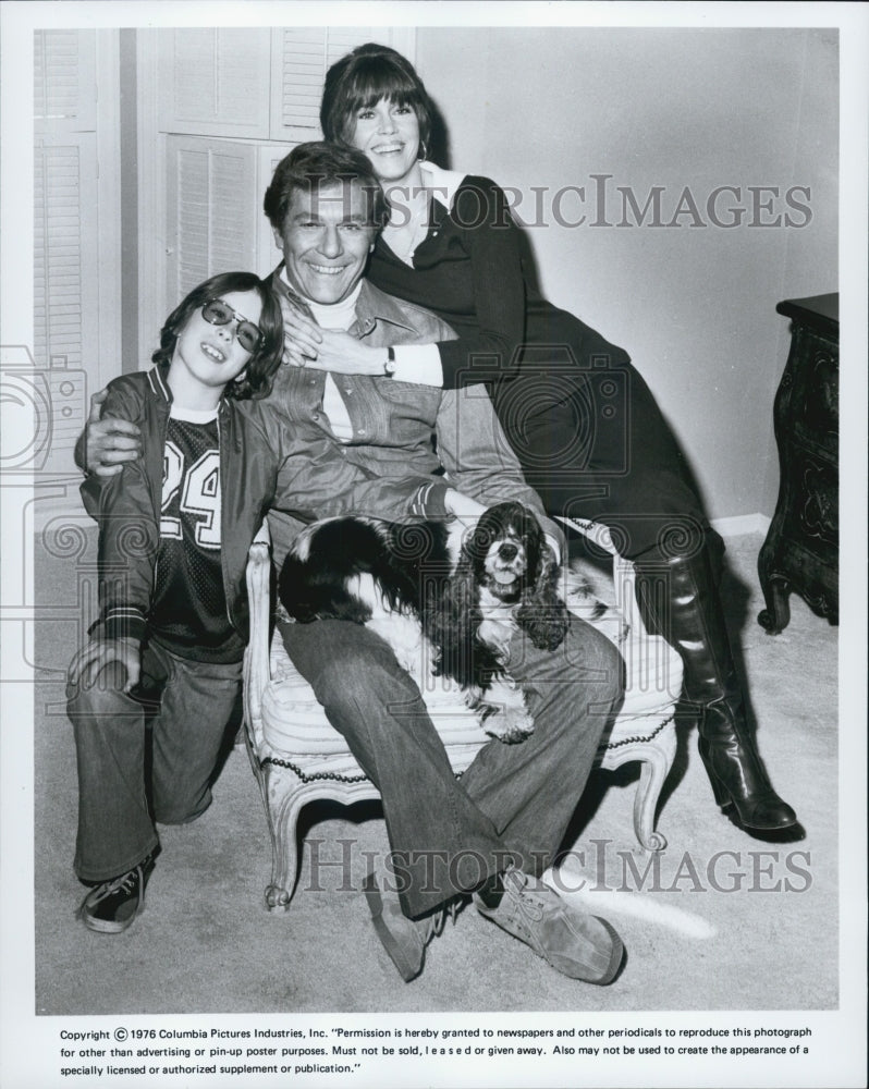 1976 Press Photo Actress Jane Fonda, George Segal in "Fun with Dick & Jane" Film - Historic Images