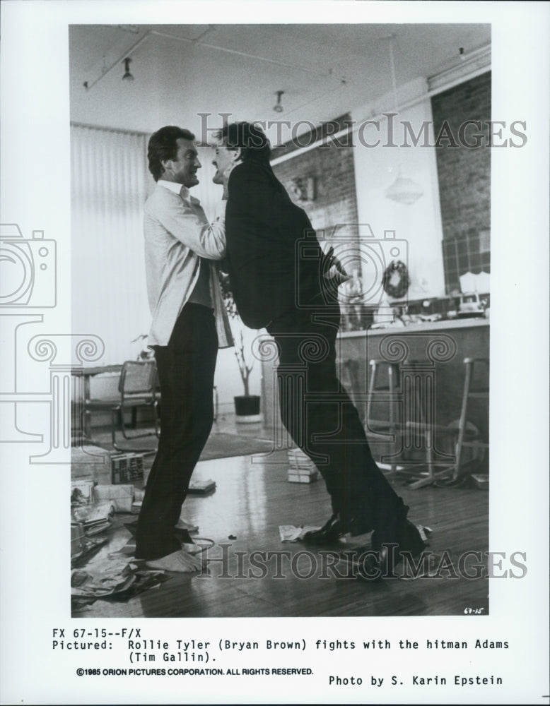 1985 Press Photo Actor Bryan Brown, Tim Gallin in "F/X" Film - Historic Images