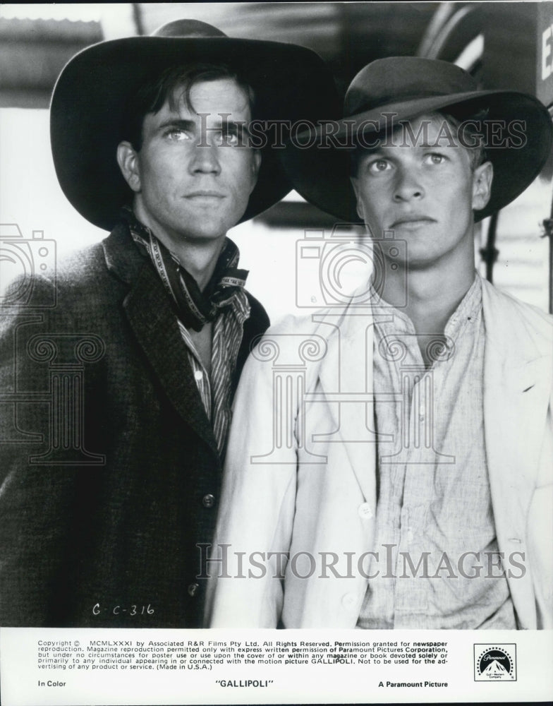 1981 Press Photo Mel Gibson and Mark Lee in "Gallipoli". - Historic Images