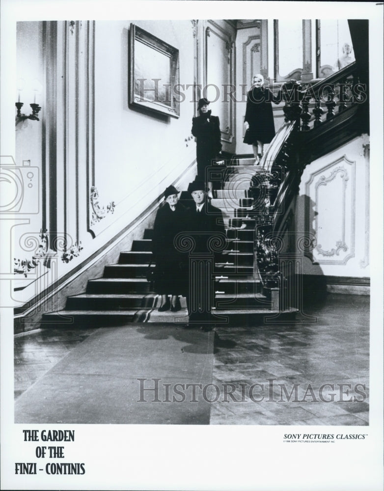 1970 Press Photo Scene from Italian Film &quot;The Garden of the Finzi-Continis&quot; - Historic Images