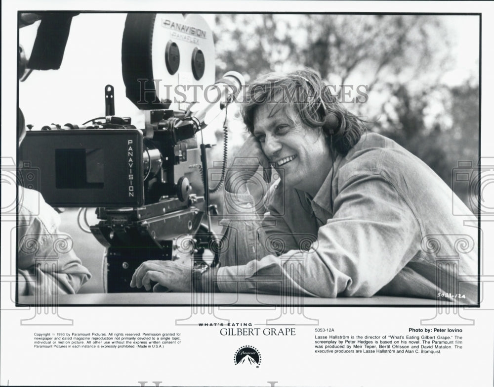 1993 Press Photo Lasse Hallstrom Directs &quot;What&#39;s Eating Gilbert Grape&quot; Film - Historic Images