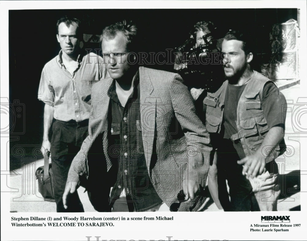 1997 Press Photo Actor Stephen Dillane, Woody Harrelson in "Welcome to Sarajevo" - Historic Images