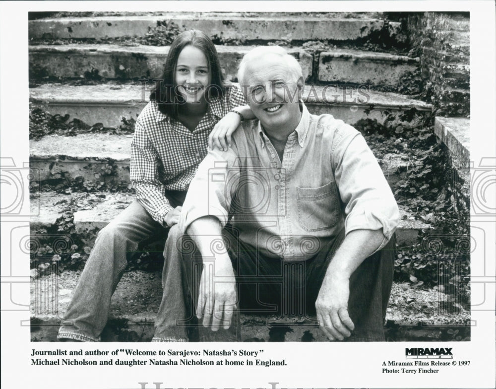 1997 Press Photo &quot;Welcome to Sarajevo&quot; Author Michael Nicholson &amp; Daughter - Historic Images