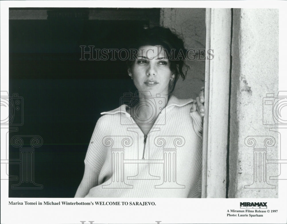 1997 Press Photo Actress Marisa Tomei in "Welcome to Sarajevo" Film - Historic Images