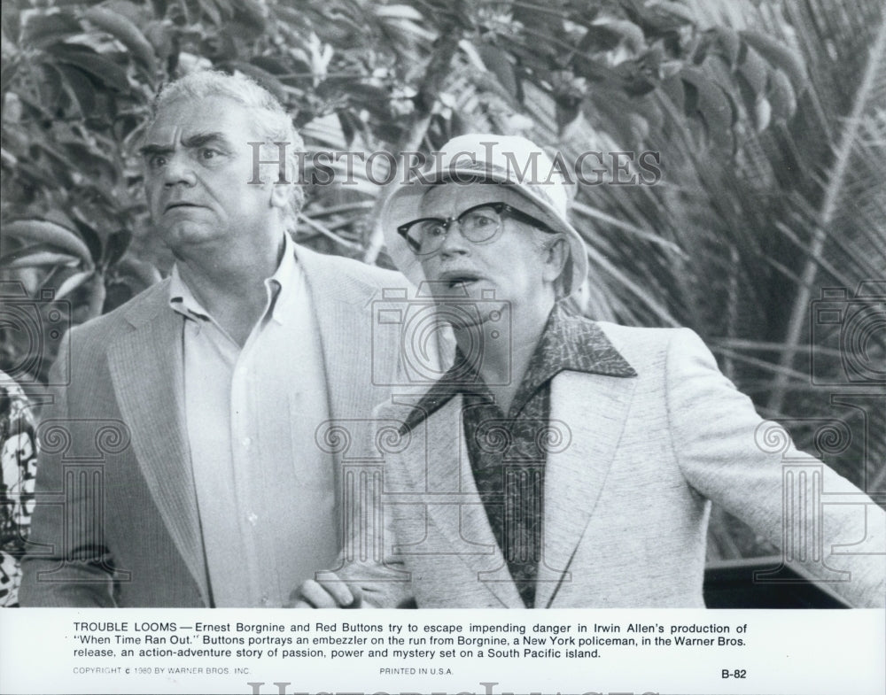 1980 Press Photo Actor Ernest Borgnine, Red Buttons in &quot;When Time Ran Out&quot; Film - Historic Images